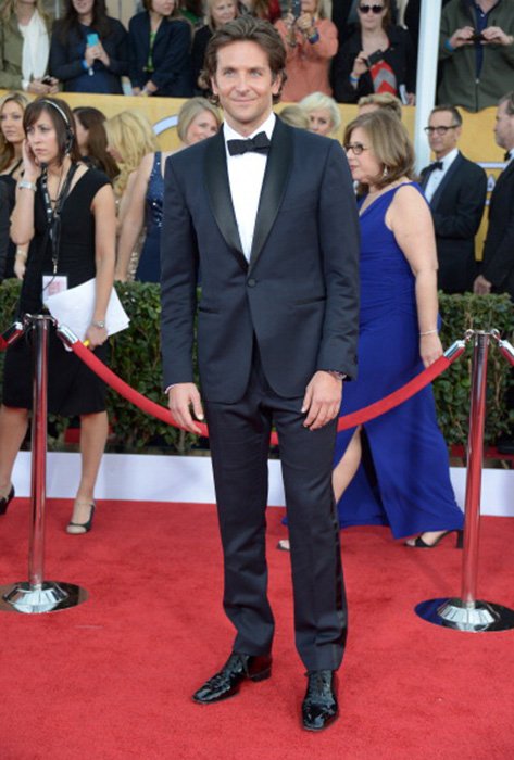 Actor Bradley Cooper arrives for the 19th Screen Actors Guild Awards on January 27, 2013 at the Shrine Auditorium in Los Angeles, California.    AFP PHOTO/Joe Klamar        (Photo credit should read JOE KLAMAR/AFP/Getty Images)