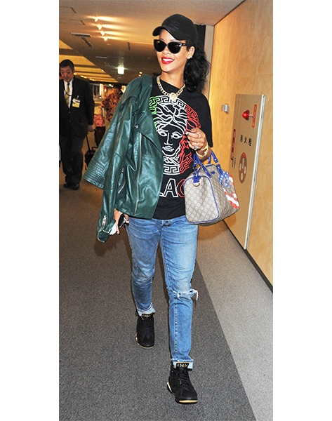 07_rihanna-balmain-homme-distressed-jeans