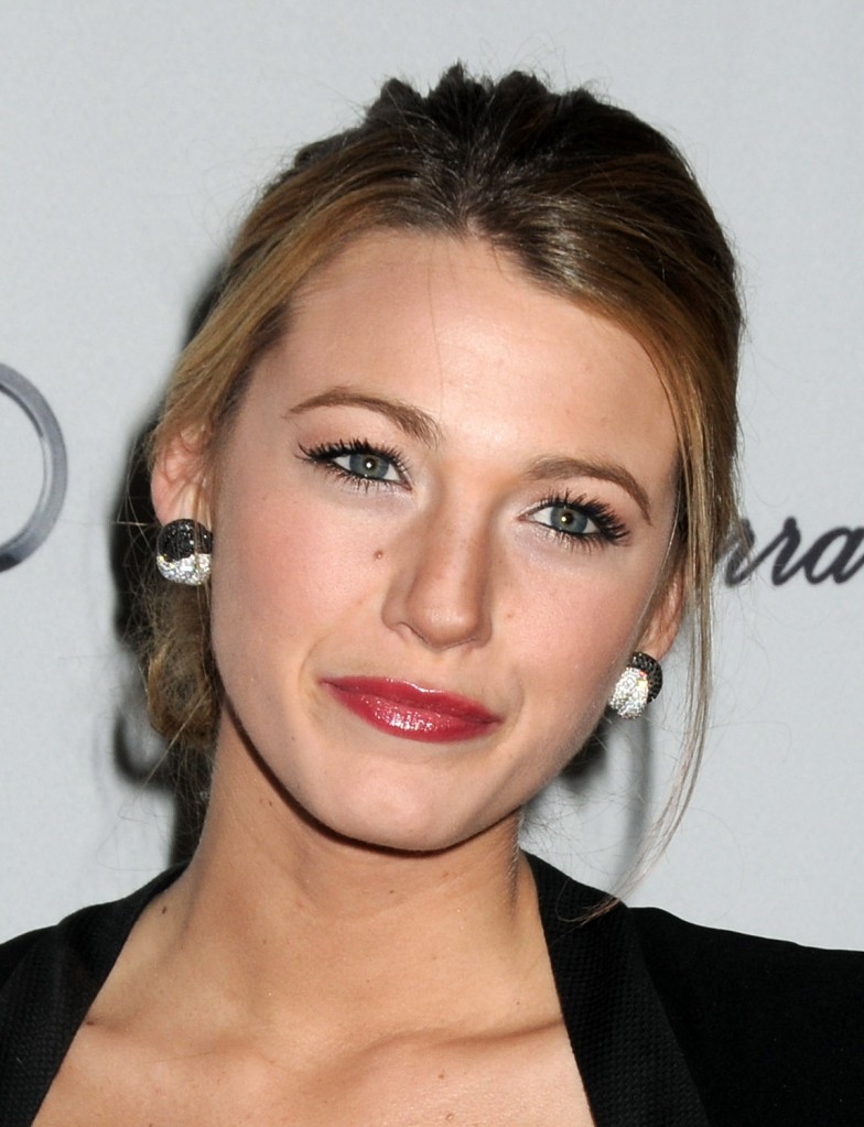 winter-2011-hair-trends-for-women-blake-lively-chic-hairstyle-09-2-784x1023