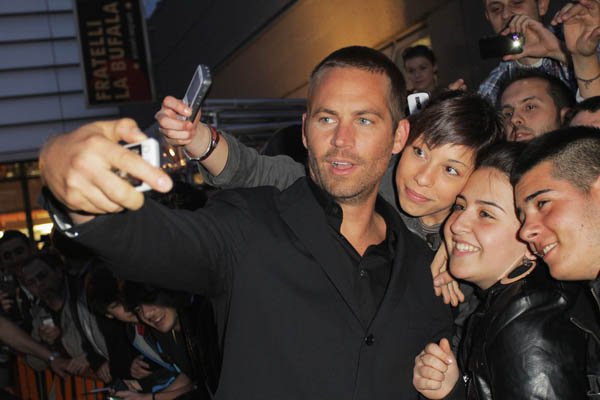 paul-walker-snapped-photos-group-fans-during-fast-five-premiere-rome-italy-april-2011