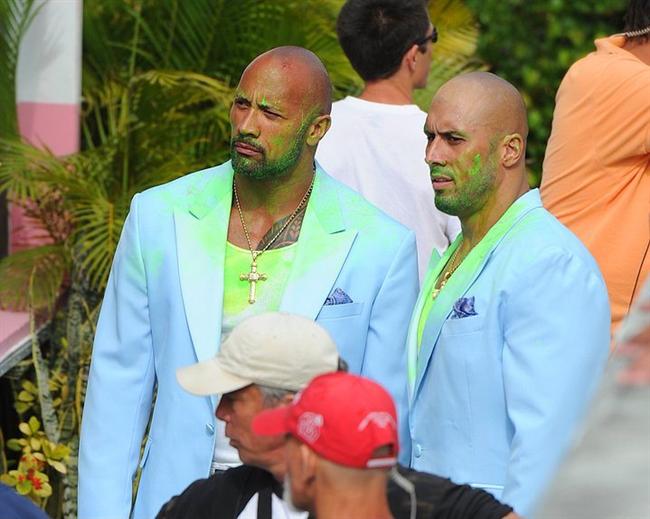 13. Dwayne Johnson ve İkiz Dublörü Tanoai Reed (Pain and Gain)