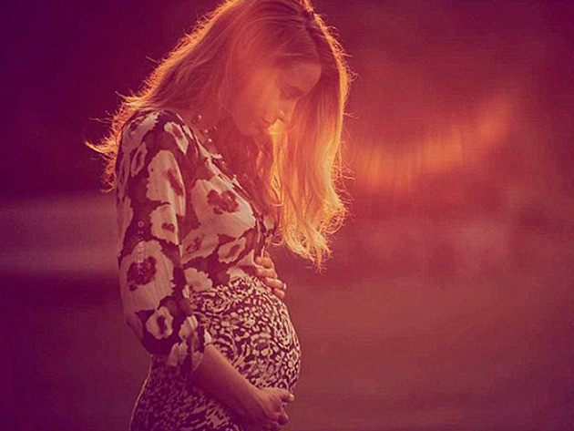 blake_lively_pregnant_baby_1a36hpd-1a36hq7