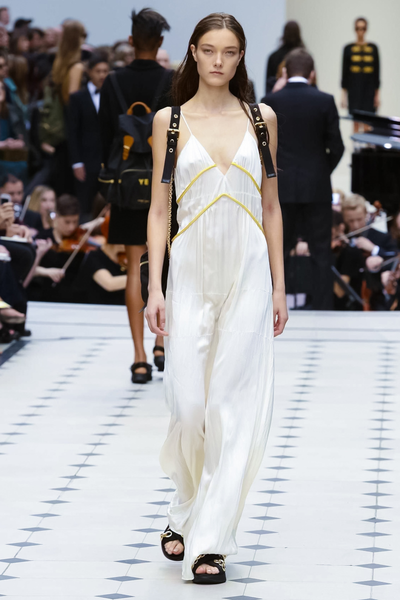 Burberry Prorsum Fashion Show, Ready to Wear Collection Spring Summer 2016 in London