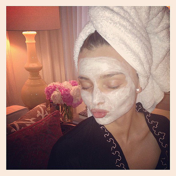 Miranda-Kerr-took-some-time-out-face-mask.jpg