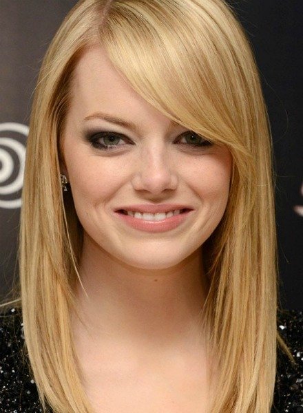 EMMA STONE'UN EN DİKKAT ÇEKİCİ SAÇ MODELLERİ 431