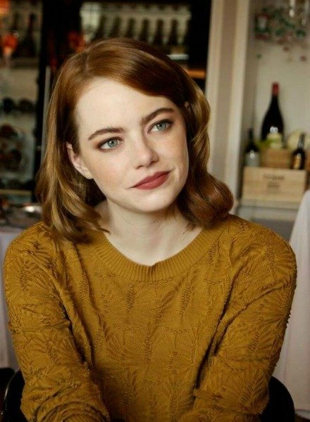 EMMA STONE'UN EN DİKKAT ÇEKİCİ SAÇ MODELLERİ 545