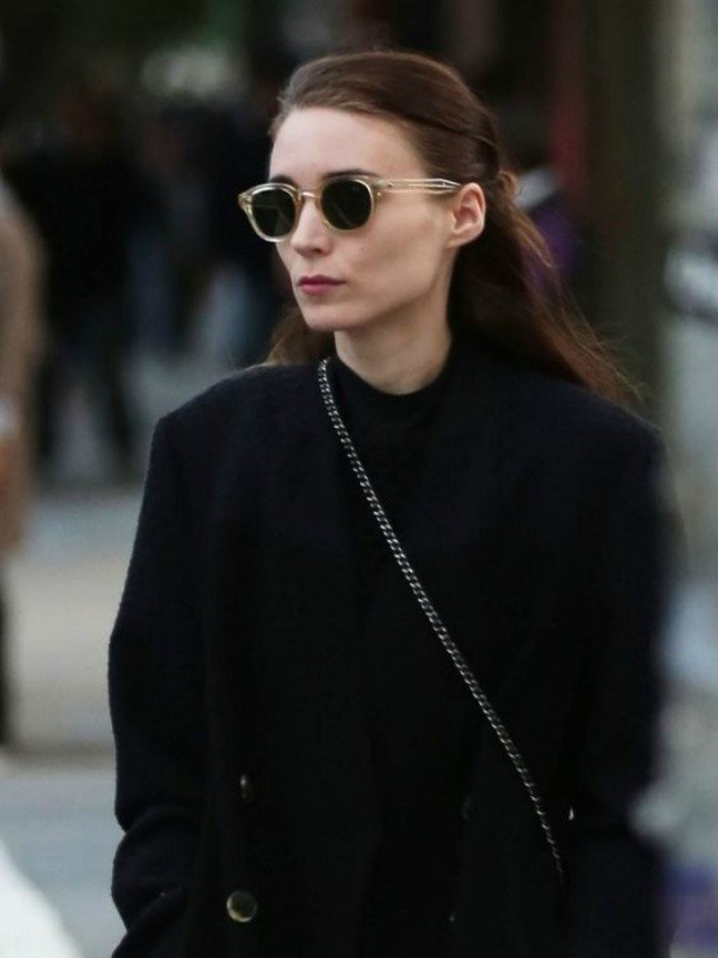 ROONEY MARA'NIN COOL VE HAVALI GÜNEŞ GÖZLÜKLERİ gf