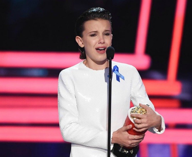 13 YAŞINDAKİ OYUNCU MILLIE BOBBY BROWN’UN GÖZ YAŞLARI