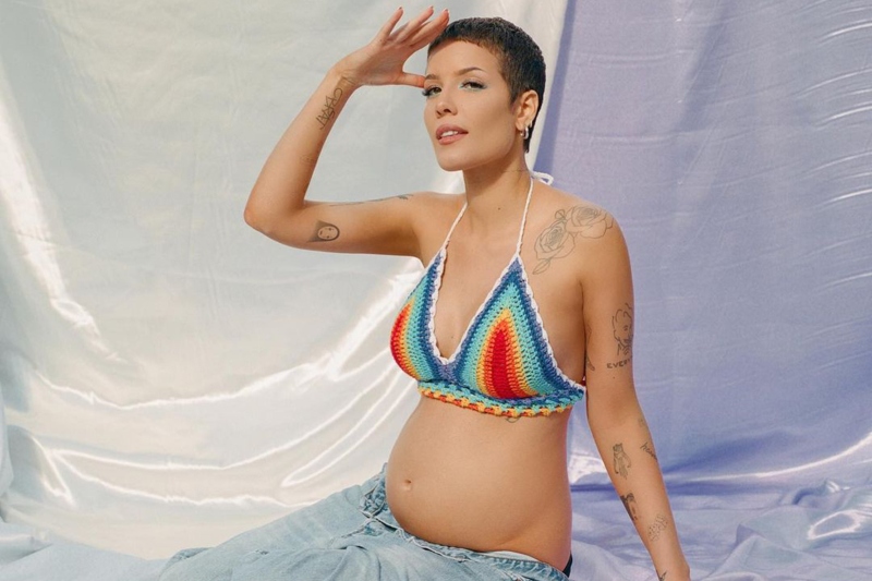 Halsey Hamile Olduğunu Açıkladı!