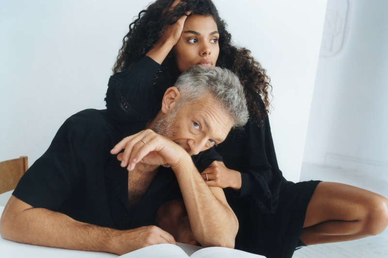 The Kooples SS21 Kampanyası Çekici Çift Tina Kunakey ve Vincent Cassel’da Vücut Buldu