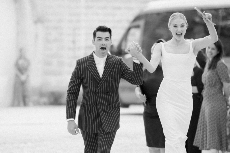 Sophie Turner ve Joe Jonas Düğünlerinden Özel Kareler Paylaştı