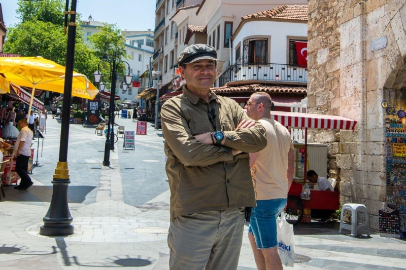 Kuşadası Ayhan Sicimoğlu İle “Hayat Sokakta” Diyecek