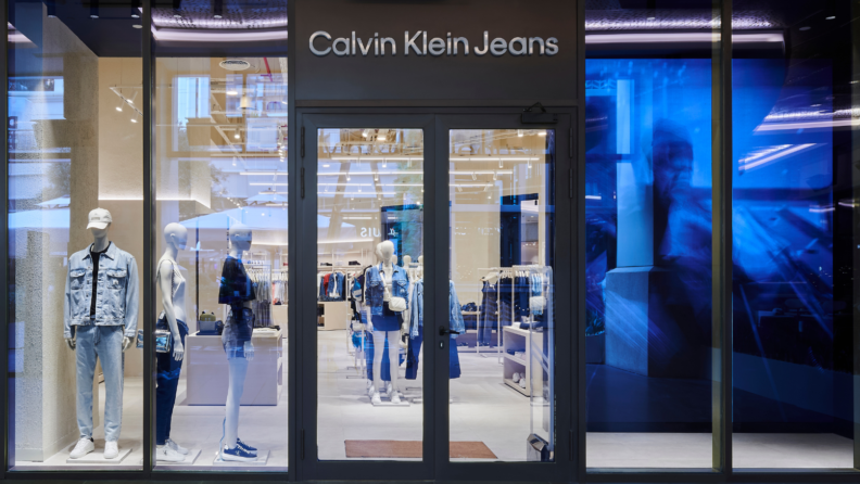 Calvin Klein Jeans mağazası Emaar Square Mall’da açıldı