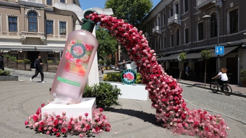 Herbal Essences ile Akaretler’i gül kokusu sardı