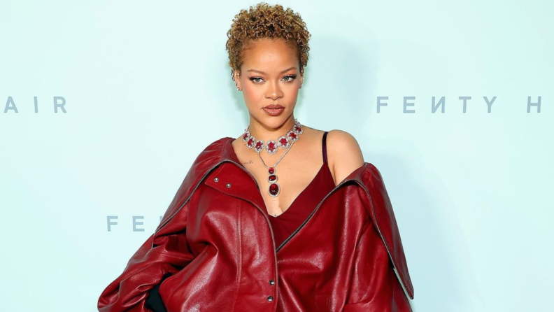 Rihanna yeni saç bakım markasını tanıttı