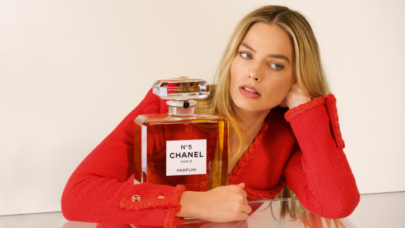 Chanel N°5’in yeni yüzü Margot Robbie oldu