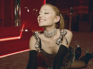 Ariana Grande ve Swarovski'den 2024 tatil kampanyası: 